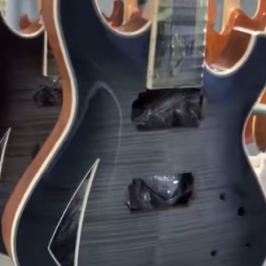 Maxey Archtops GH3 Flame Maple Black Burst